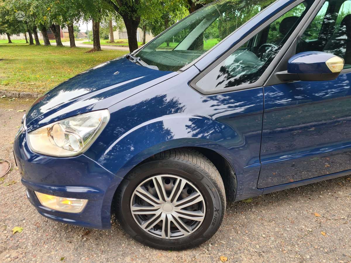 Ford Galaxy 2011 — photo 37