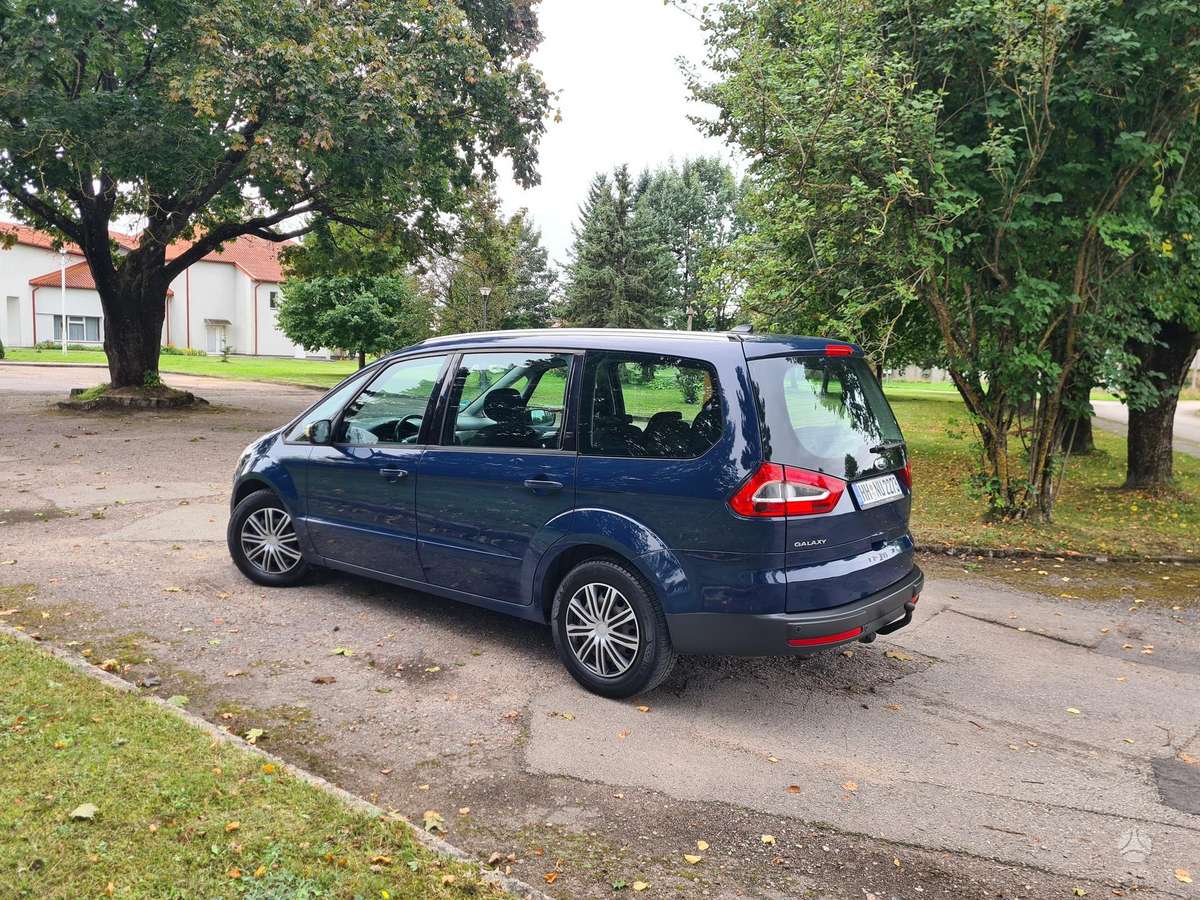 Ford Galaxy 2011 — photo 43