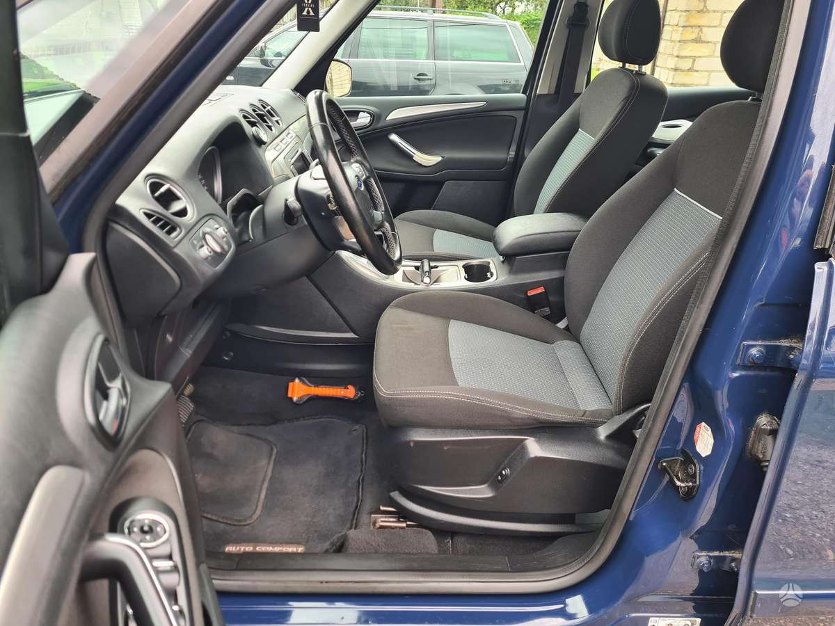 Ford Galaxy 2011 — photo 9
