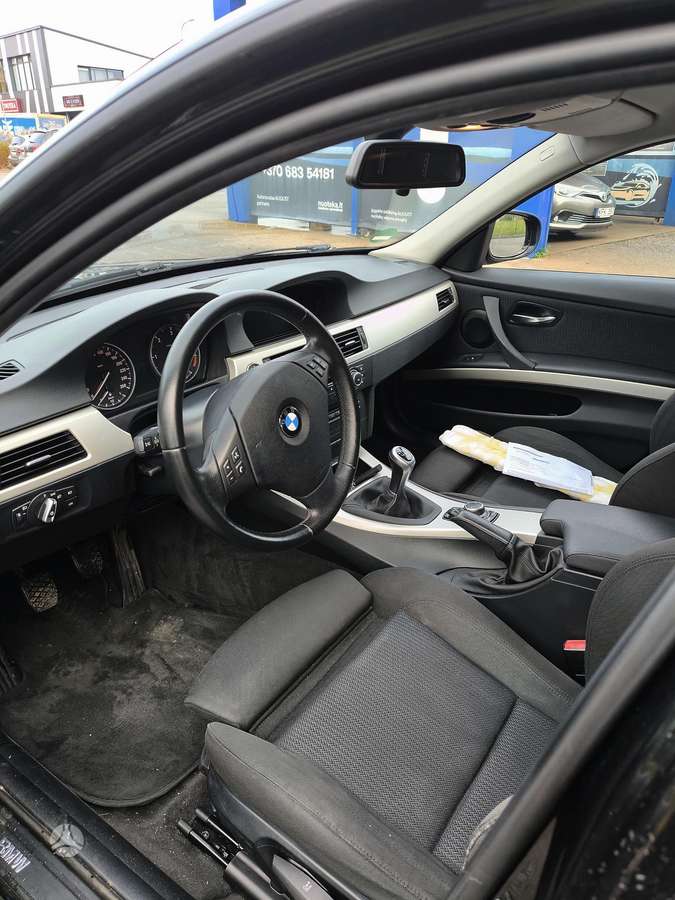 BMW 318 2012 — photo 8