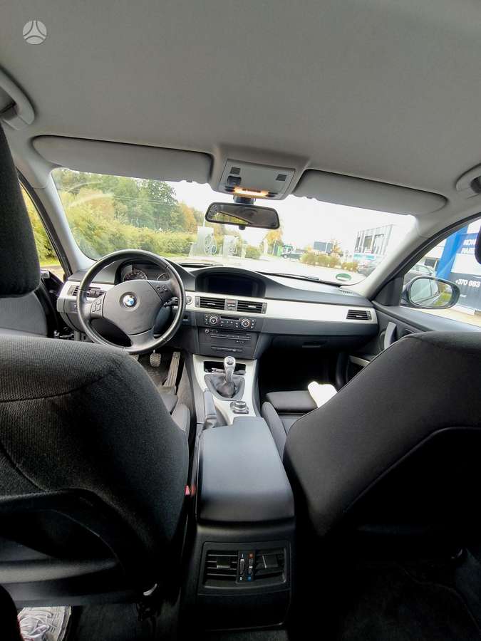 BMW 318 2012 — photo 9