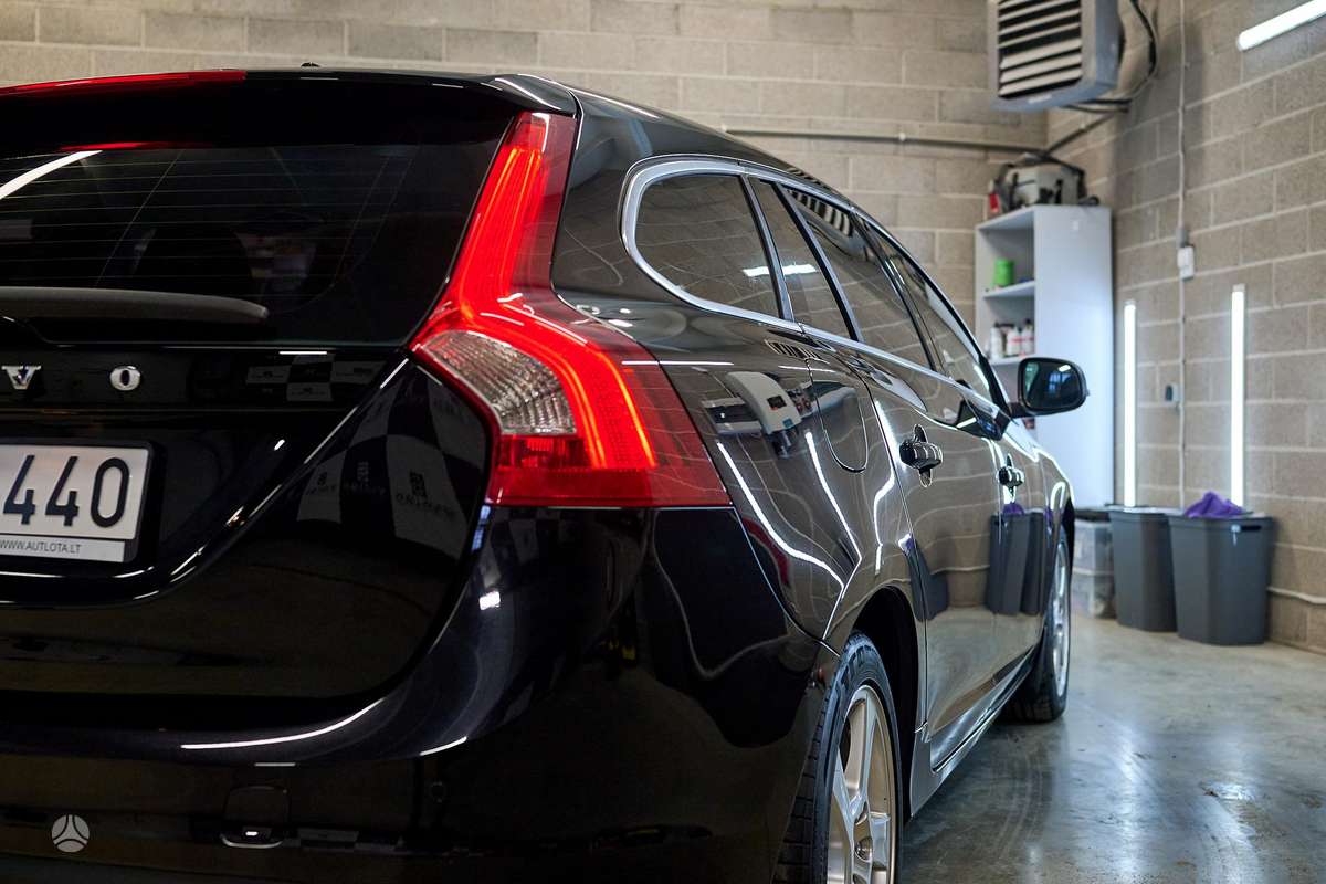 Volvo V60 2012 — photo 10