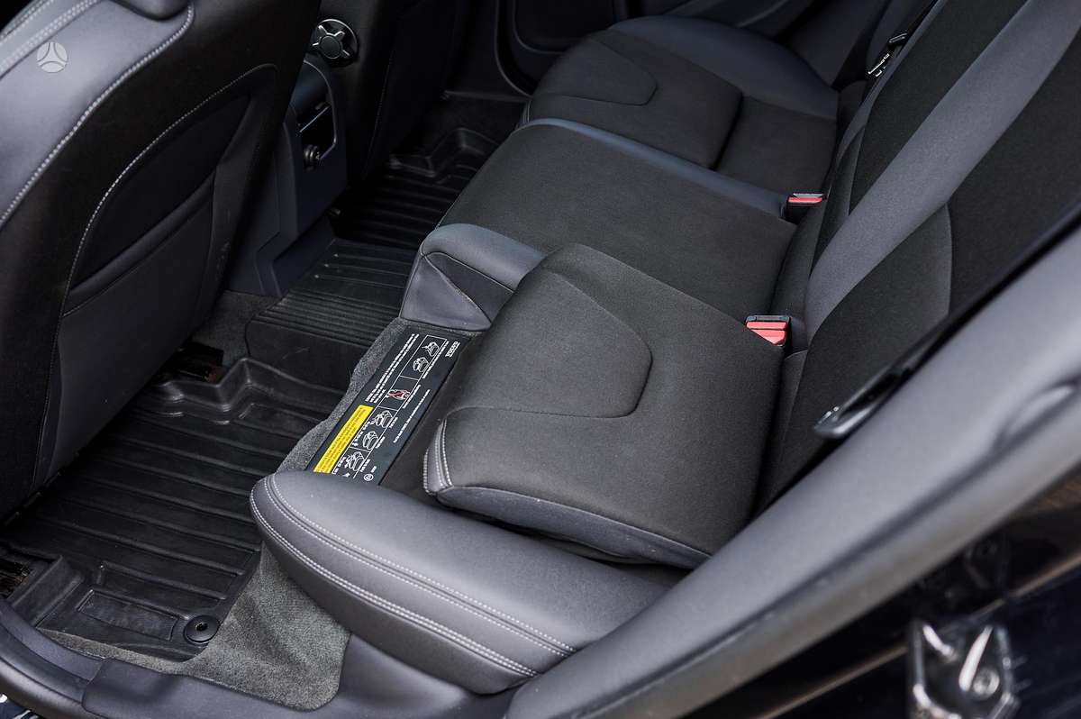 Volvo V60 2012 — photo 14