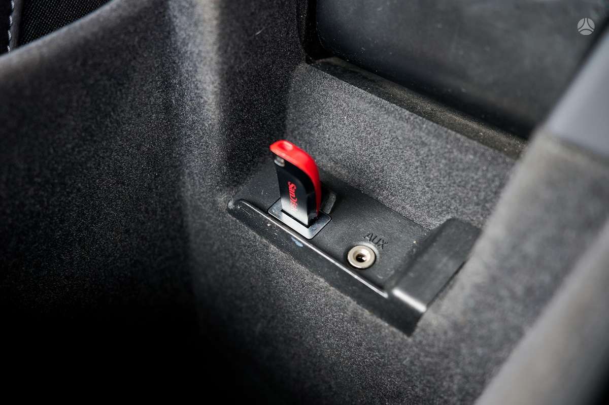Volvo V60 2012 — photo 15