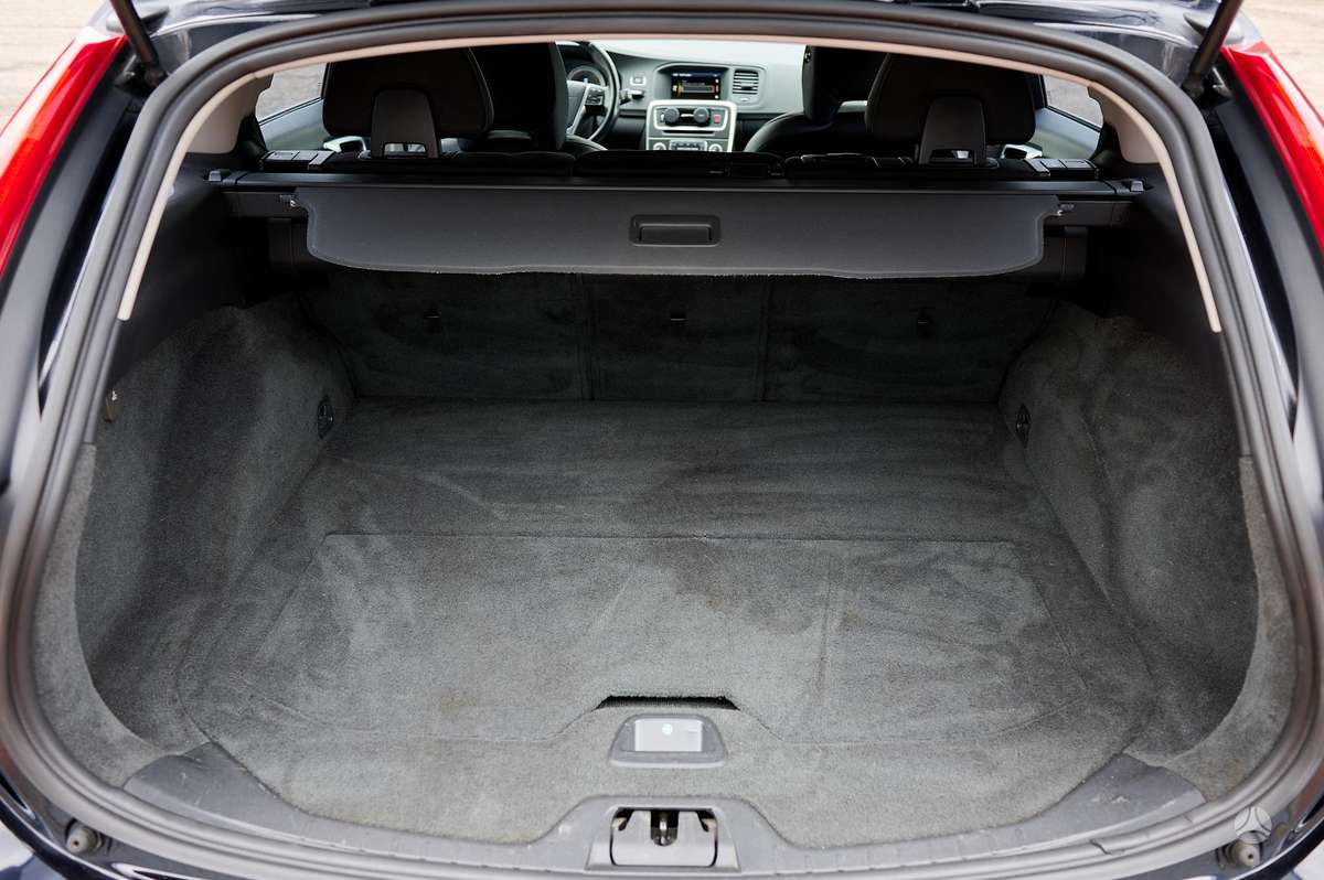 Volvo V60 2012 — photo 16