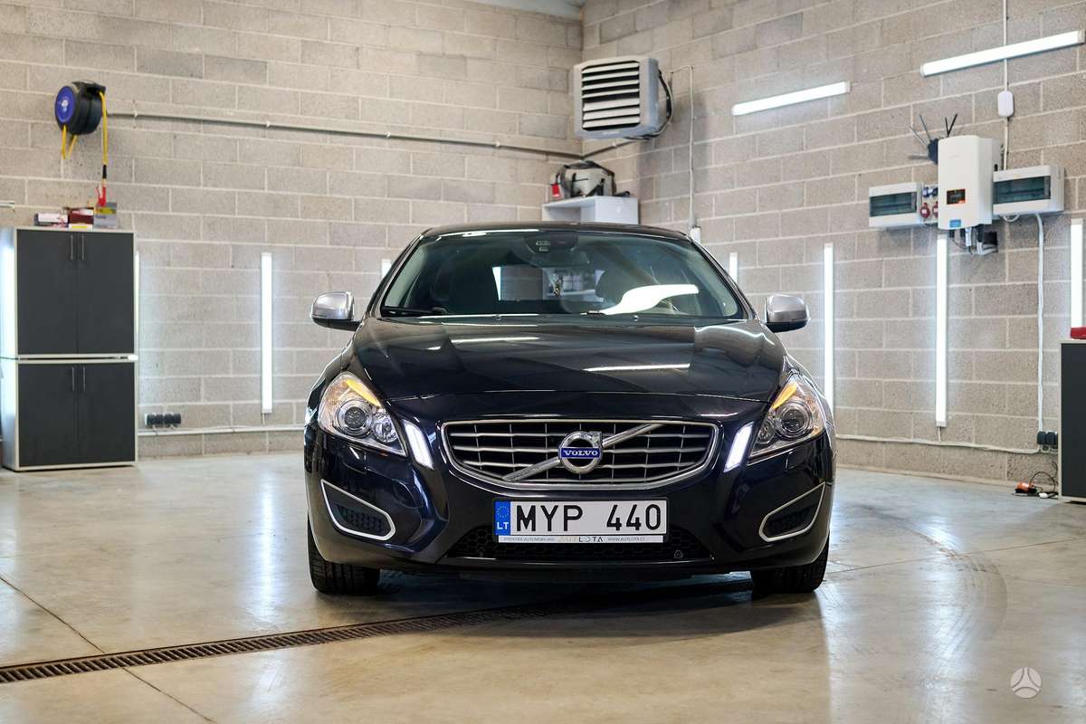 Volvo V60 2012 — photo 7