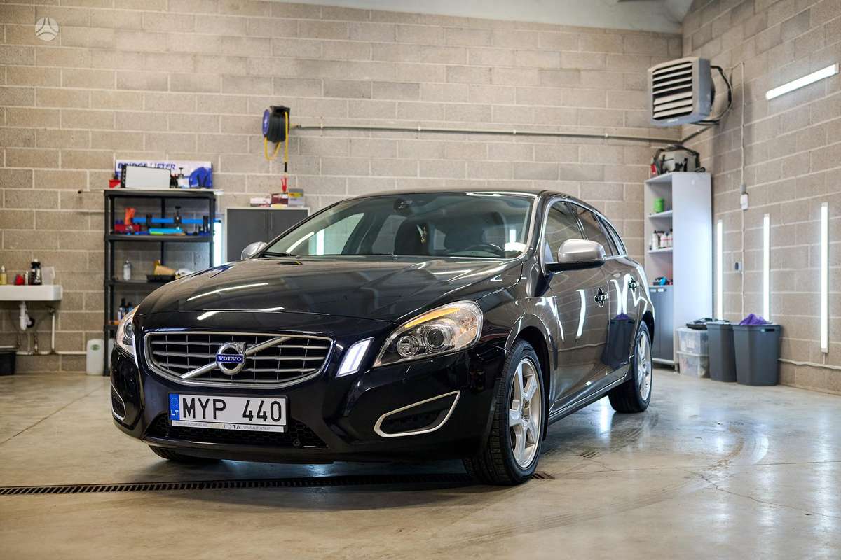 Volvo V60 2012 — photo 8