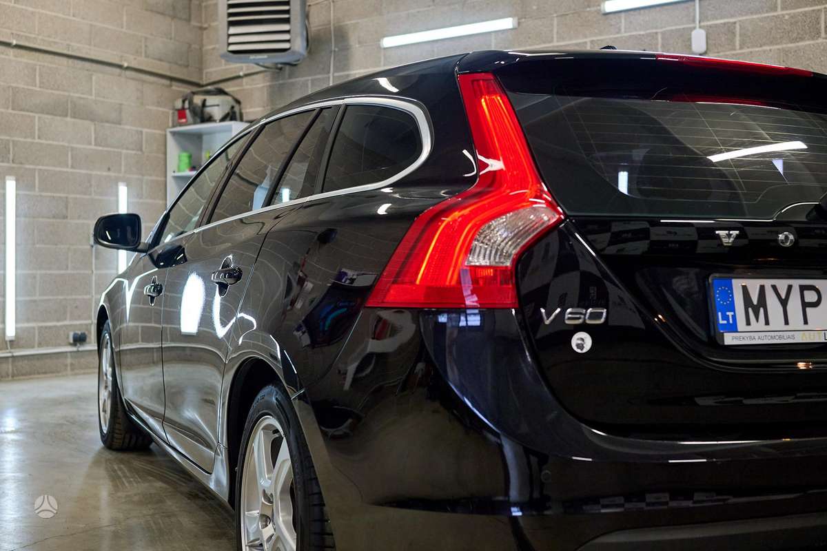 Volvo V60 2012 — photo 9