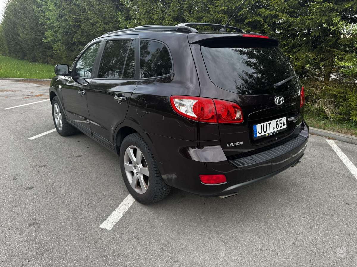 Hyundai Santa 2006 — rear view