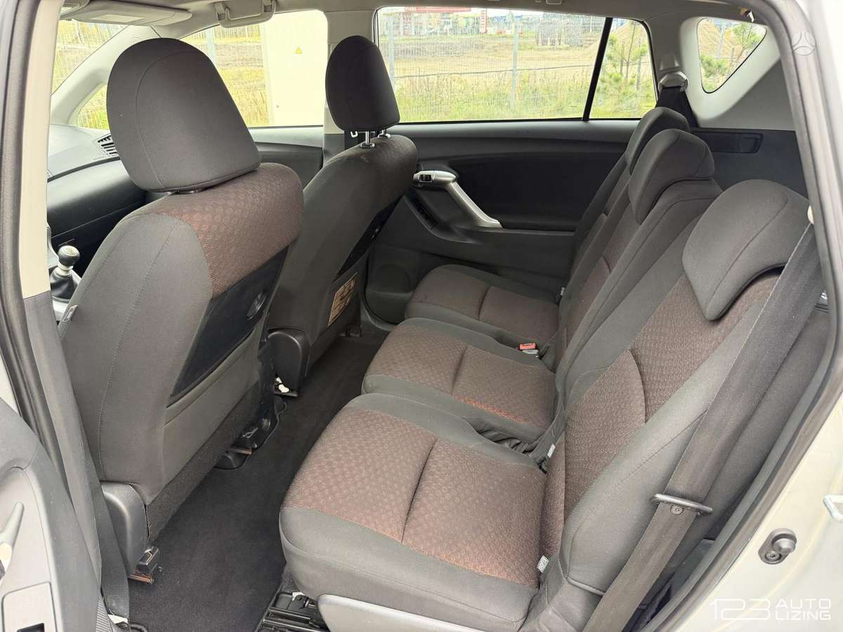 Toyota Verso 2010 — photo 10