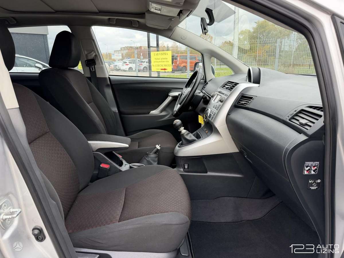 Toyota Verso 2010 — photo 11