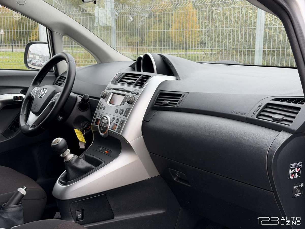 Toyota Verso 2010 — photo 12