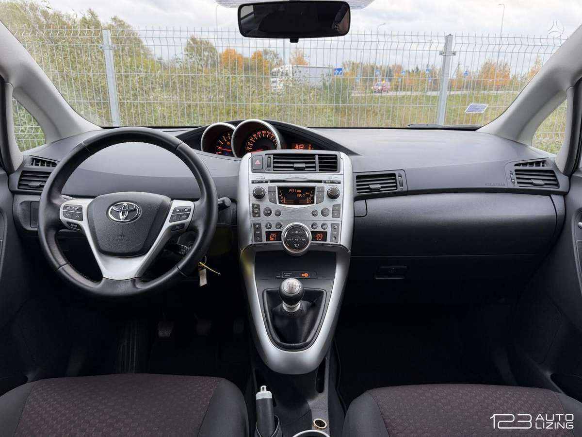 Toyota Verso 2010 — photo 13