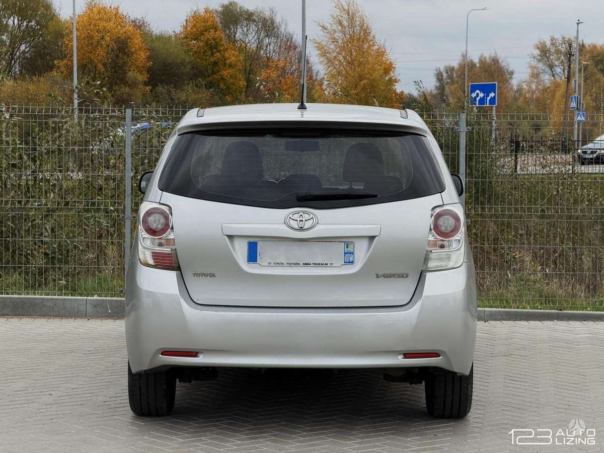 Toyota Verso 2010 — photo 7