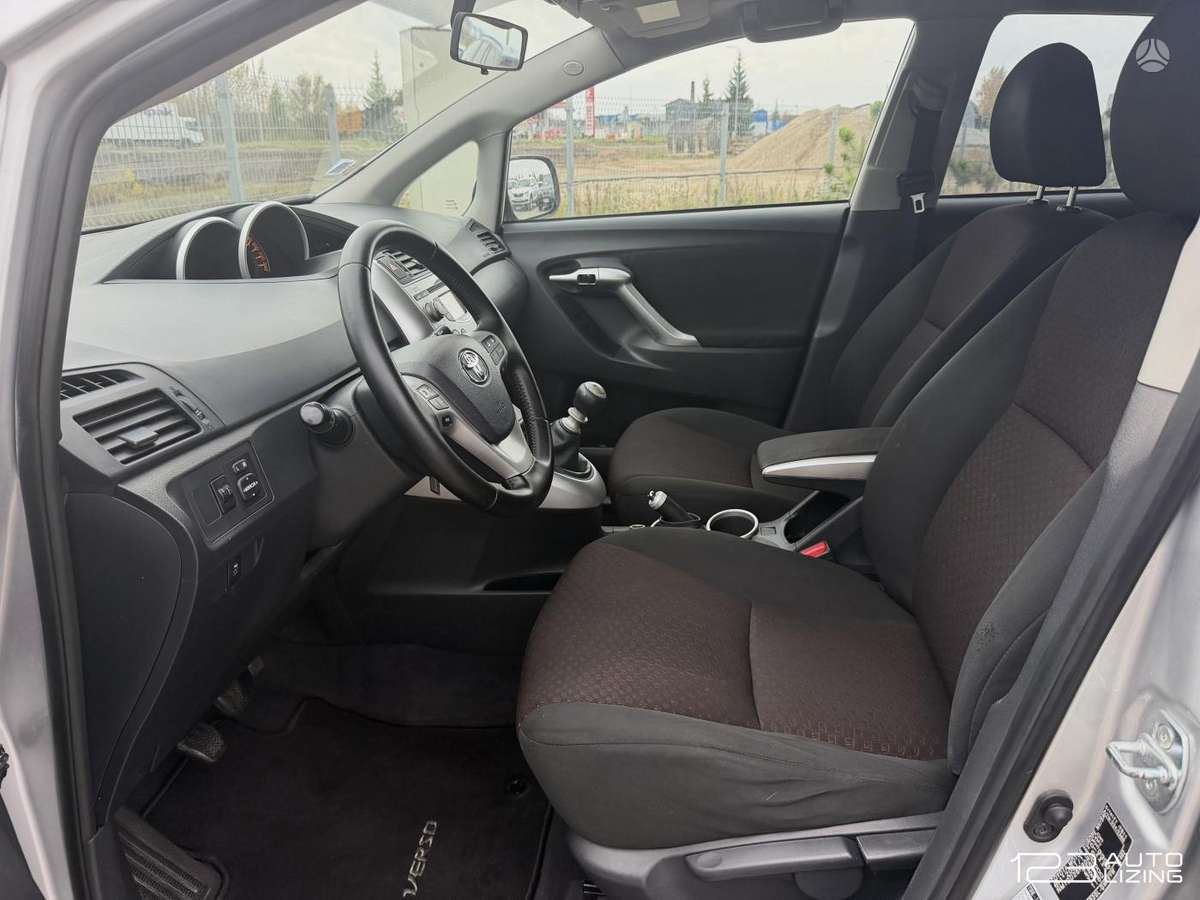 Toyota Verso 2010 — photo 8