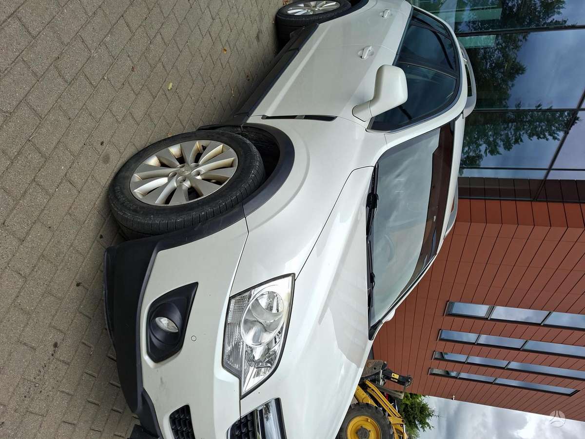 Opel Antara 2015 — interior