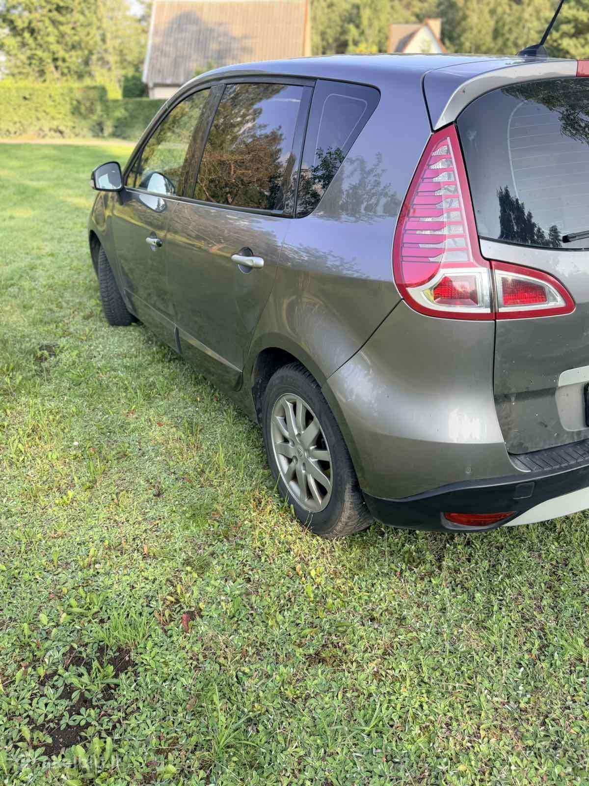 Renault Scenic 2012 — rear view