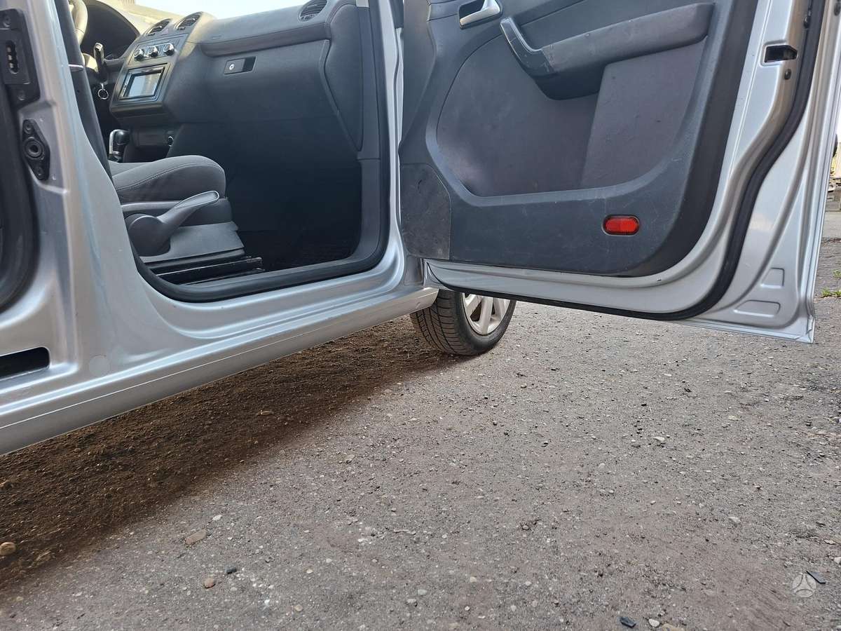 Volkswagen Caddy 2010 — photo 12