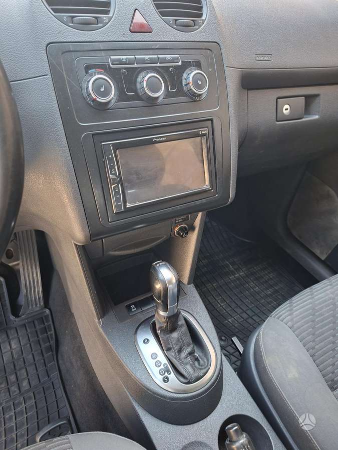 Volkswagen Caddy 2010 — photo 16