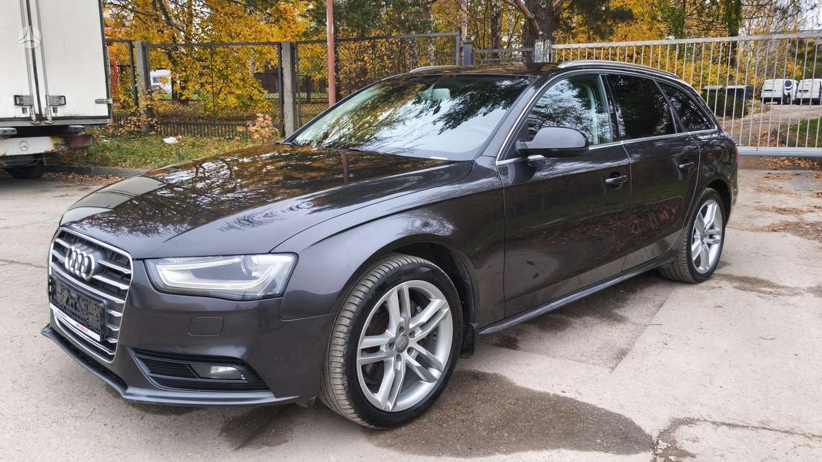 Audi A4 2012 — rear view