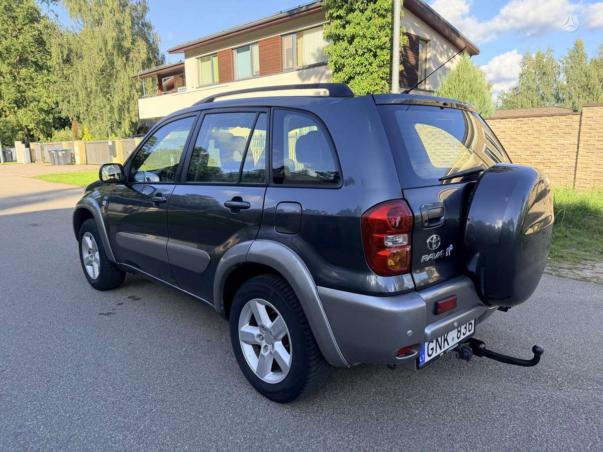 Toyota RAV4 2004 — вигляд ззаду