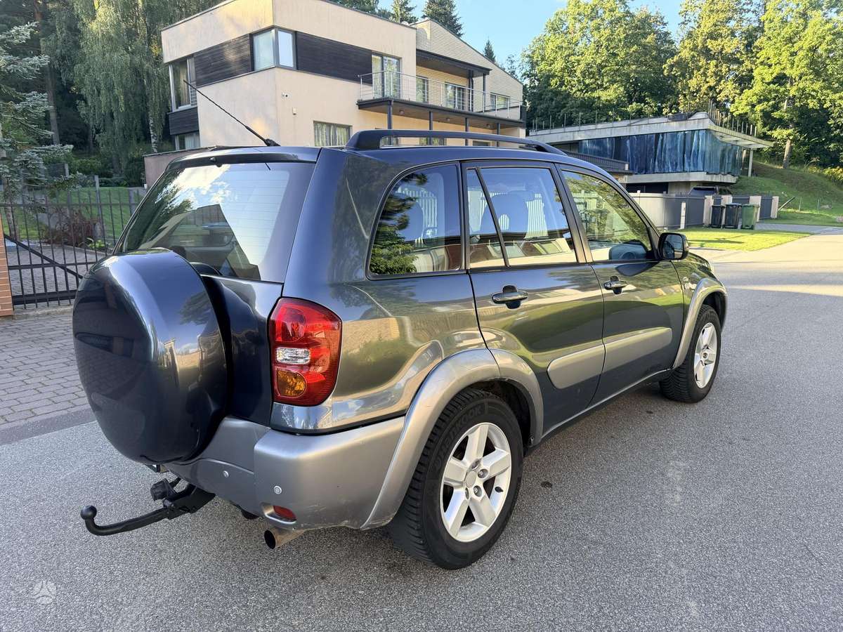 Toyota RAV4 2004 — двигун 1995 cm³, 116 HP (85kW)