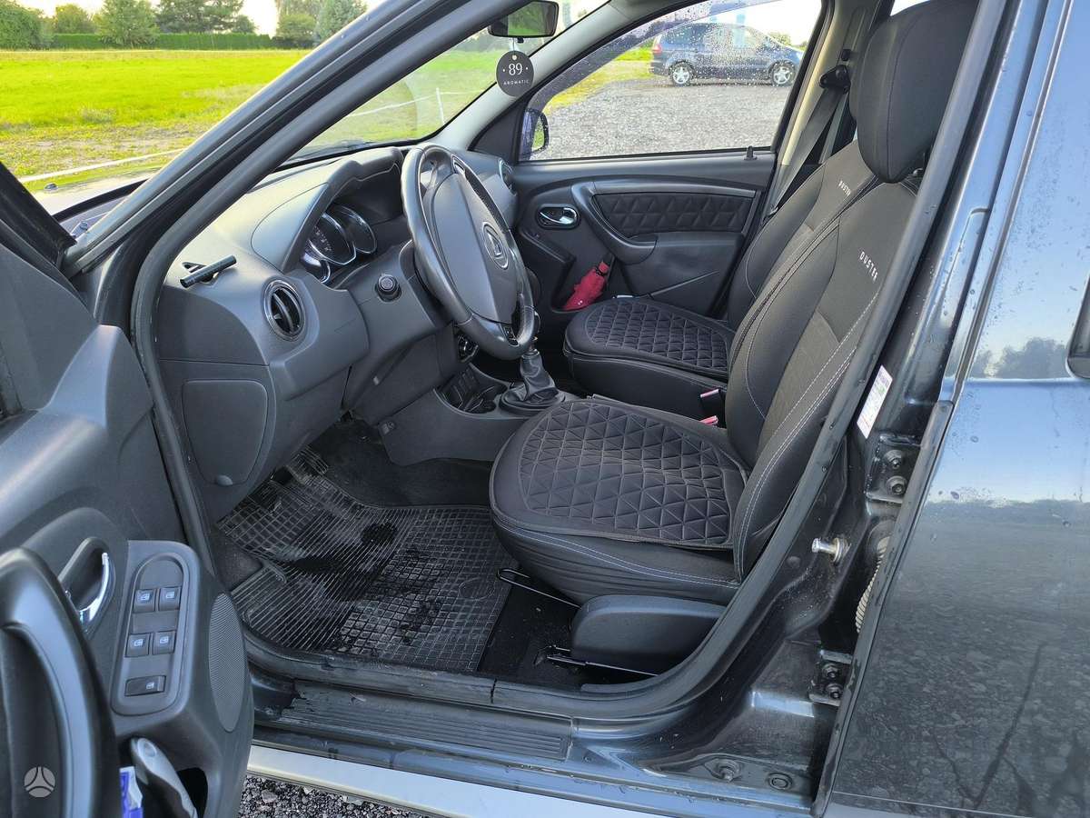 Dacia Duster 2014 — rear view