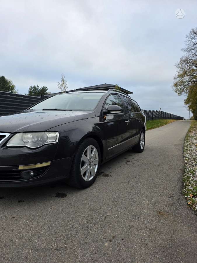 Volkswagen Passat 2005 — rear view
