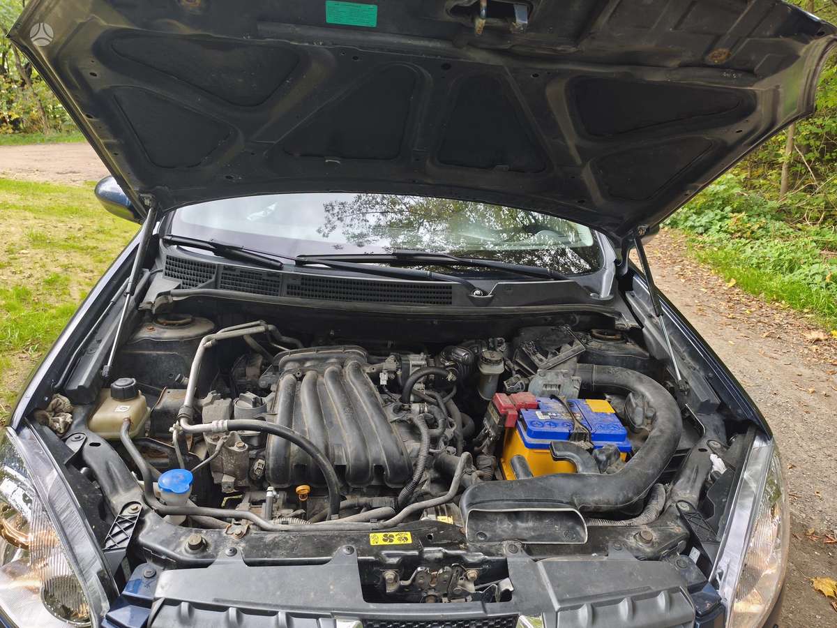 Nissan Qashqai 2008 — rear view