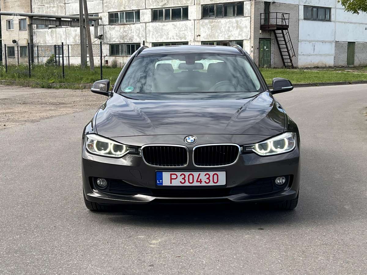BMW 320 2013 — rear view
