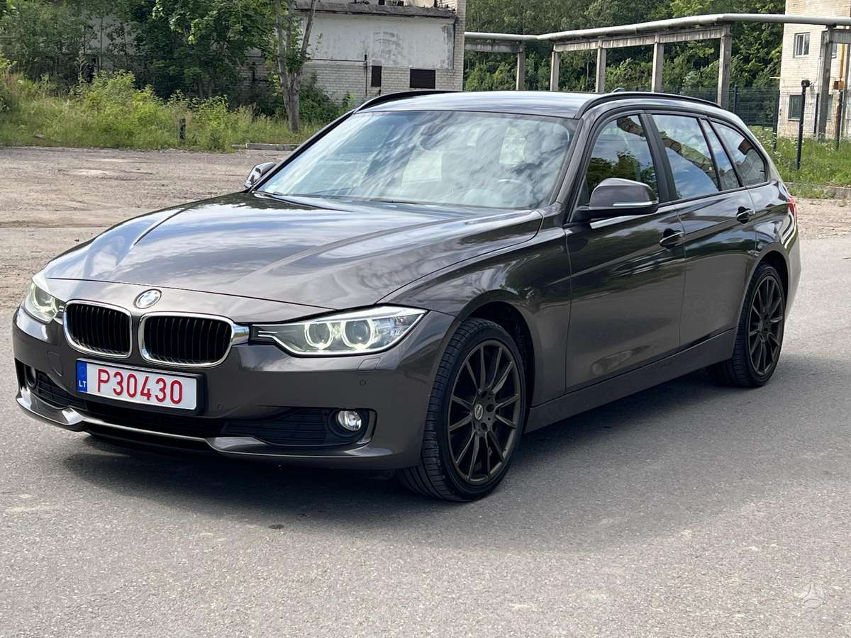 BMW 320 2013 — interior