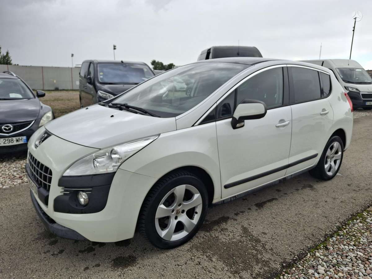 Peugeot 3008 2013 — interior