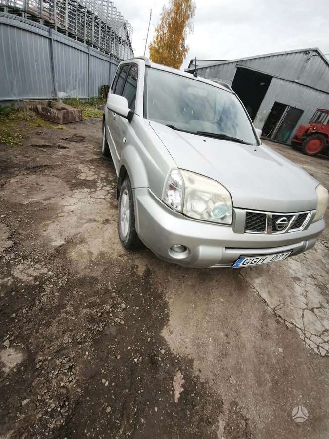 Nissan X-Trail 2004 — interior