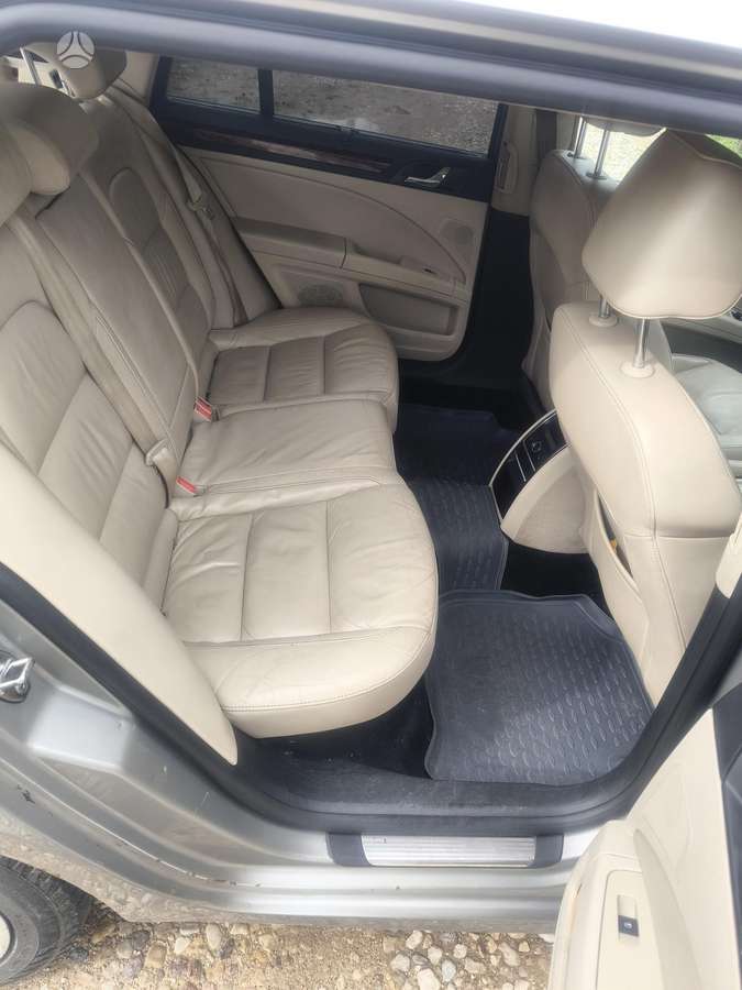 Skoda Superb 2010 — photo 10