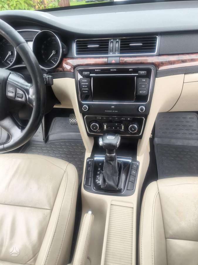 Skoda Superb 2010 — photo 18