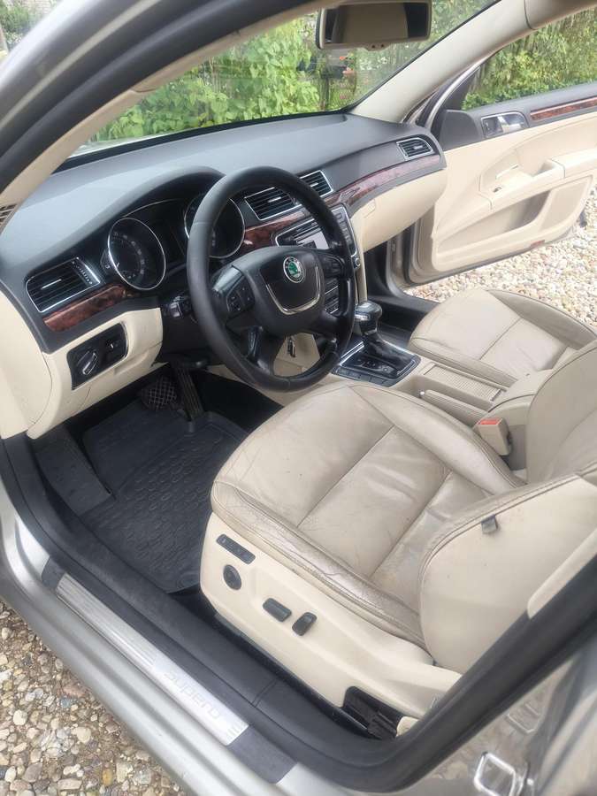 Skoda Superb 2010 — photo 20