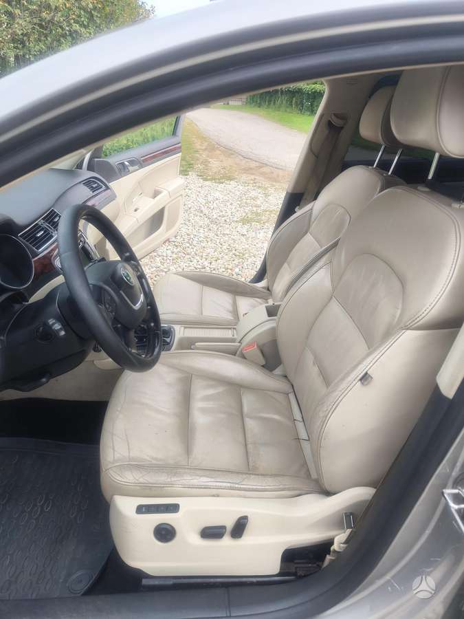Skoda Superb 2010 — photo 24