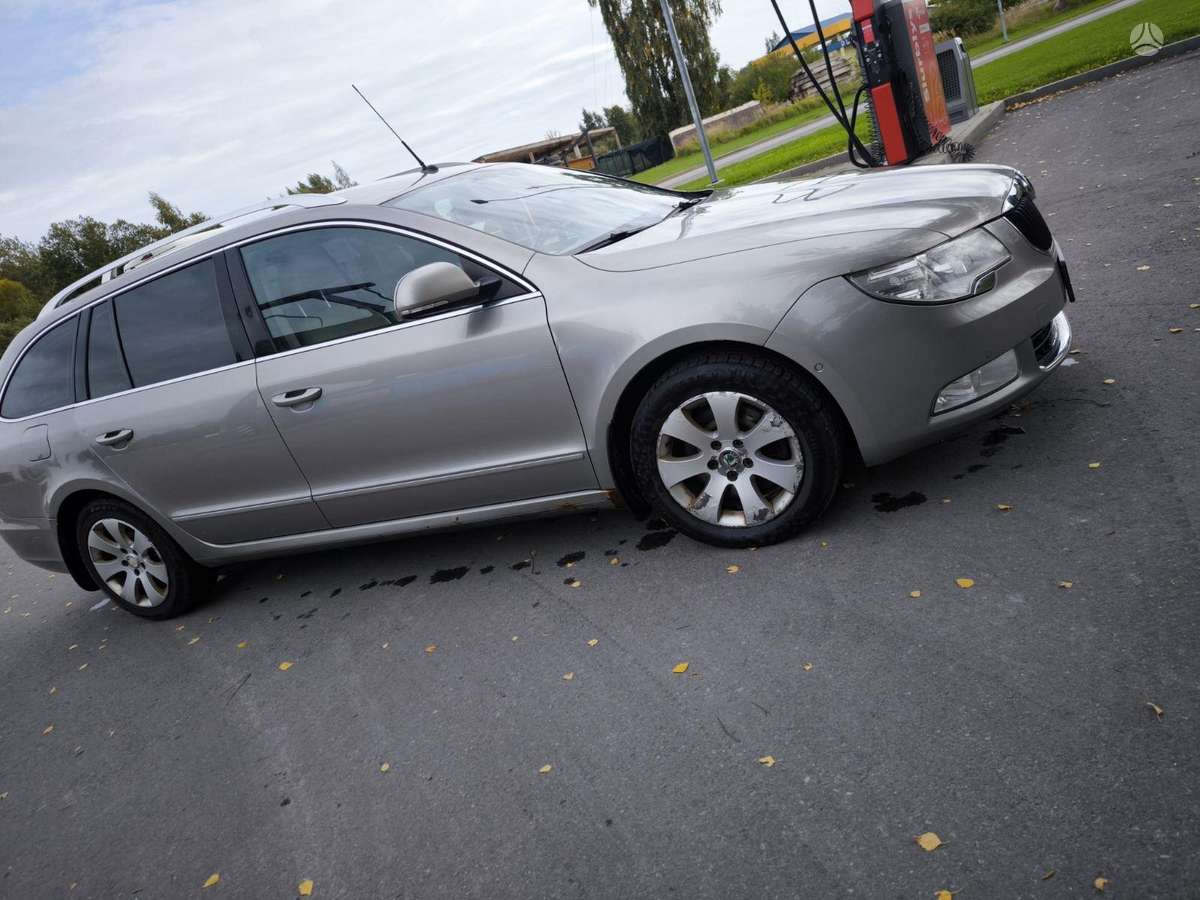 Skoda Superb 2010 — interior