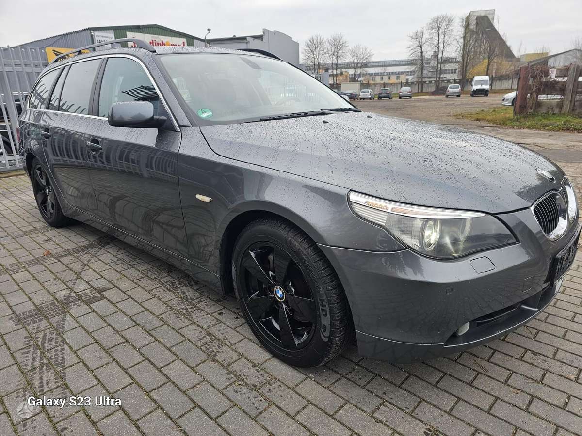 BMW 530 2006 — вигляд ззаду