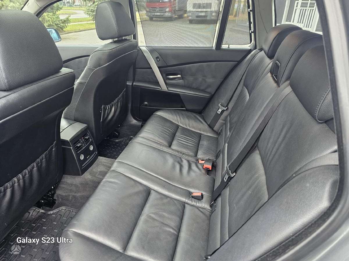 BMW 530 2006 — салон