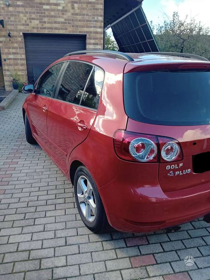 Volkswagen Golf 2009 — engine 1390 cm³, 122 HP (90kW)