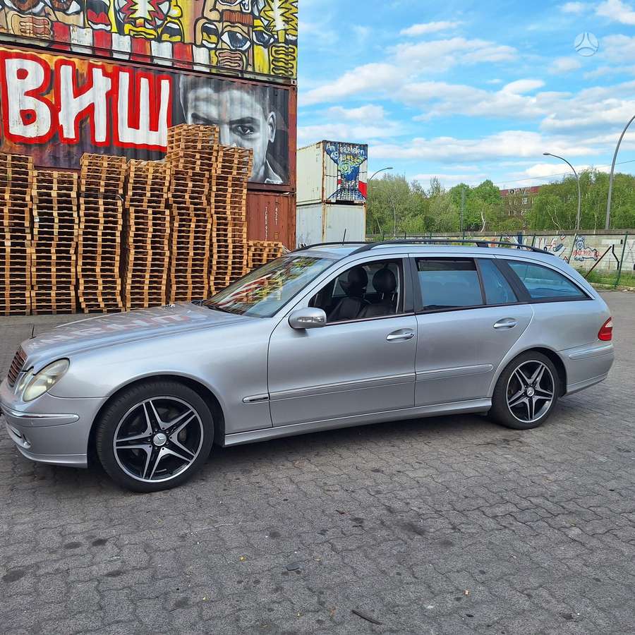 Mercedes-Benz E320 2004 — rear view