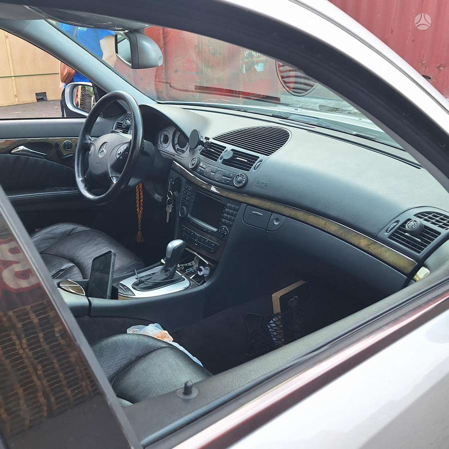 Mercedes-Benz E320 2004 — engine 3222 cm³, 204 HP (150kW)