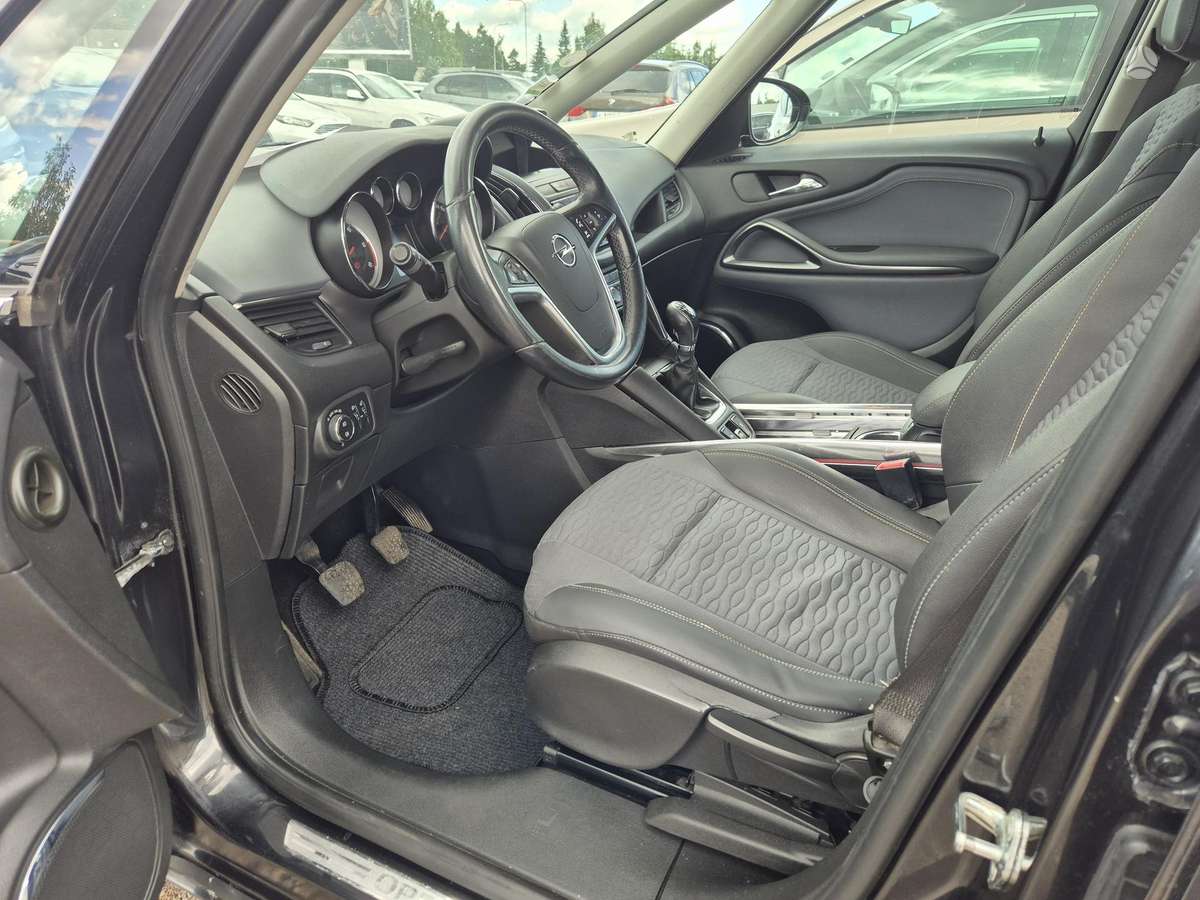 Opel Zafira 2012 — photo 10