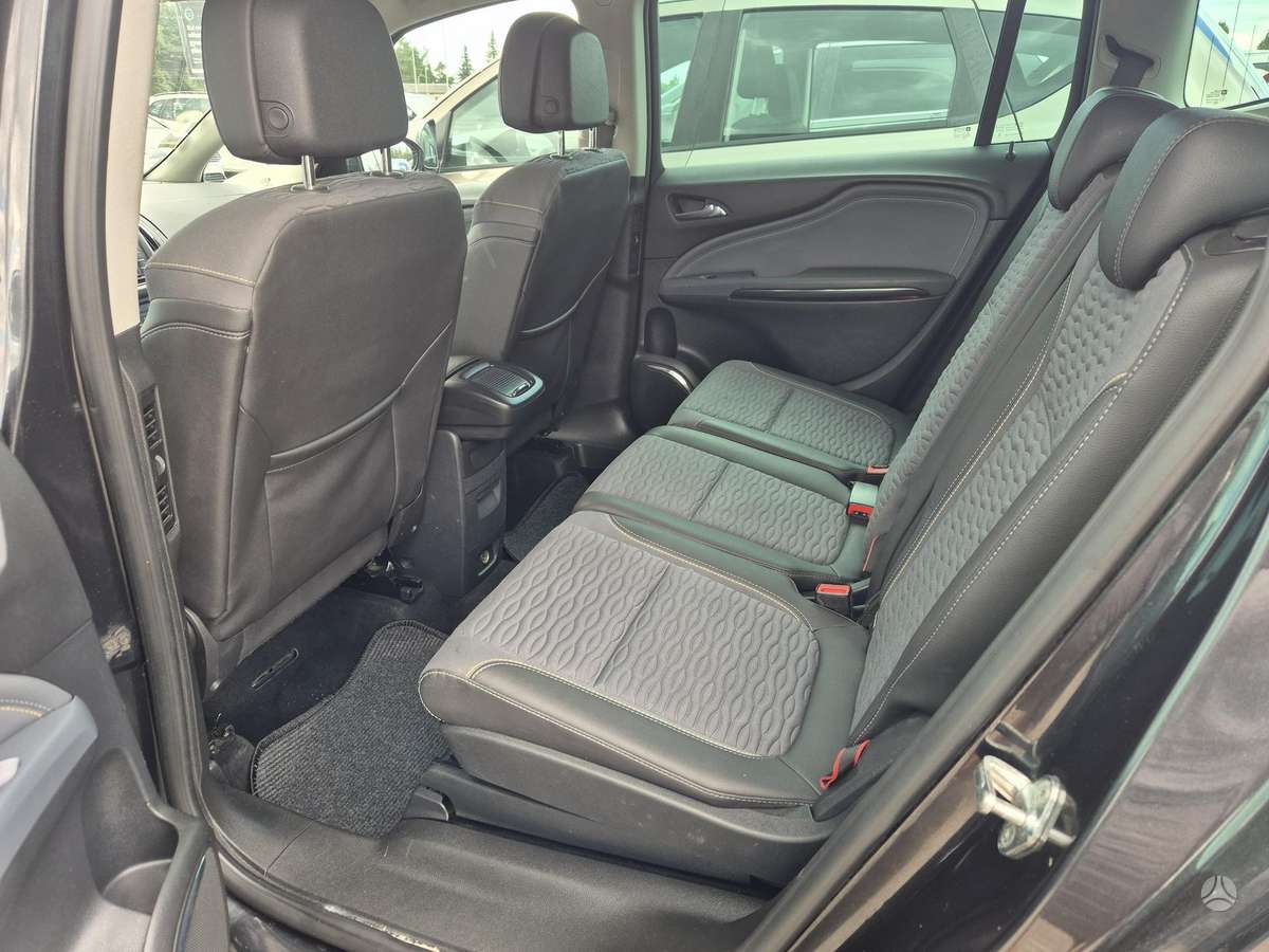 Opel Zafira 2012 — photo 11