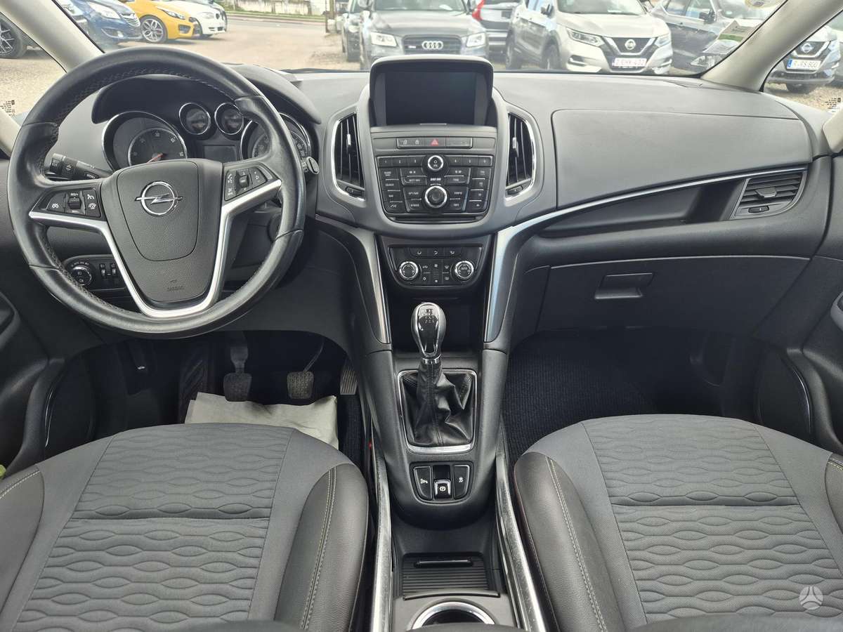 Opel Zafira 2012 — photo 12