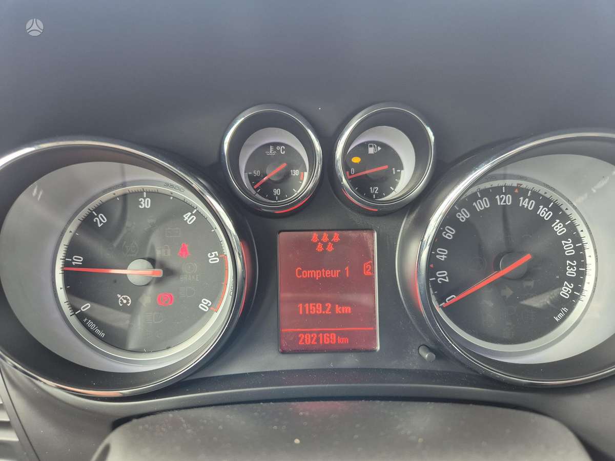 Opel Zafira 2012 — photo 16
