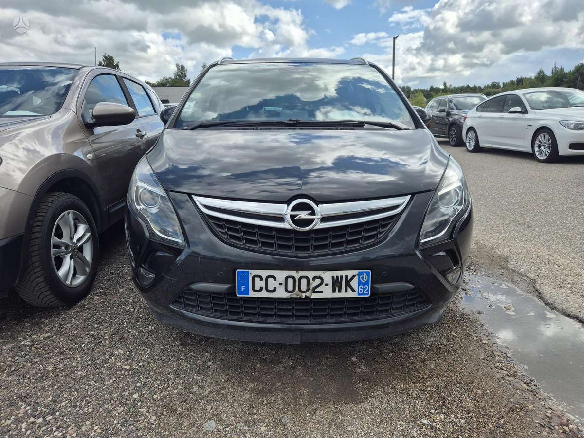 Opel Zafira 2012 — rear view