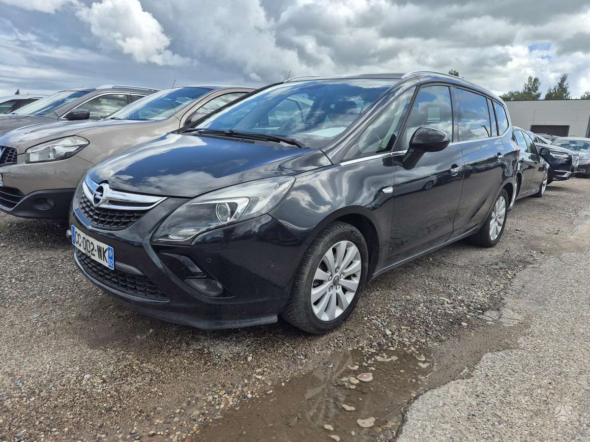 Opel Zafira 2012 — interior