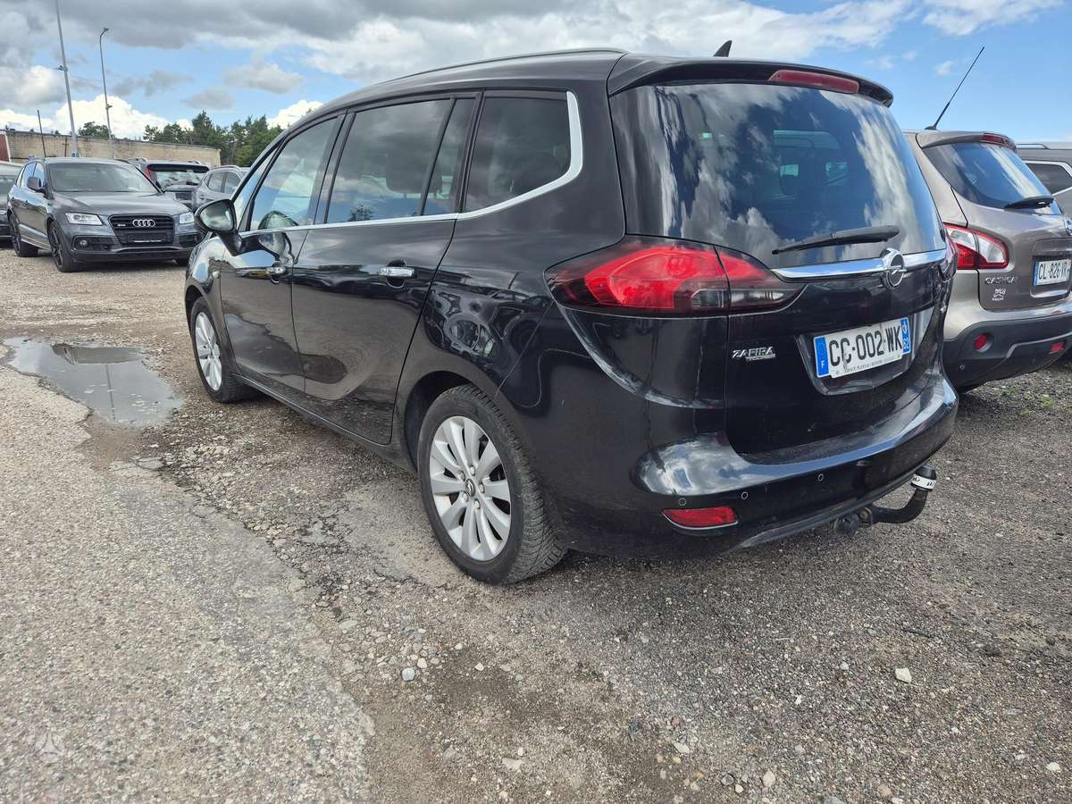 Opel Zafira 2012 — engine 1956 cm³, 110 HP (81kW)